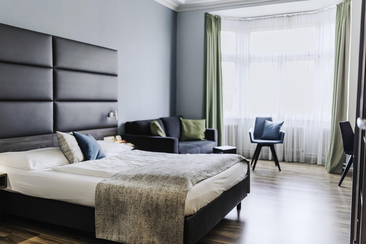 Standard Room, 1 King Bed, City View | In-room safe, desk, soundproofing, iron/ironing board (on request)