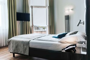 Standard Room, 1 King Bed, City View