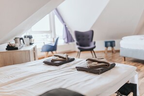 Family Room, 1 King Bed (with Sofabed) | In-room safe, desk, soundproofing, iron/ironing board - Best Western Hotel Kurfürst Wilhelm I (Kassel)