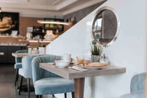 Tägliches Frühstücksbuffet gegen Gebühr