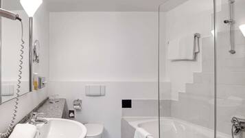 Standardzimmer, 1 King-Bett, Stadtblick | Badezimmer