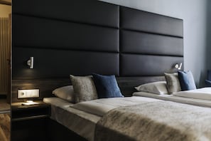 Standardzimmer, 1 King-Bett, Stadtblick | Zimmersafe, Schreibtisch, schallisolierte Zimmer, Bügeleisen/Bügelbrett
