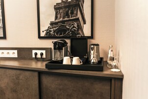 Familienzimmer, 1 King-Bett (with Sofabed) | Kaffee und/oder Kaffeemaschine