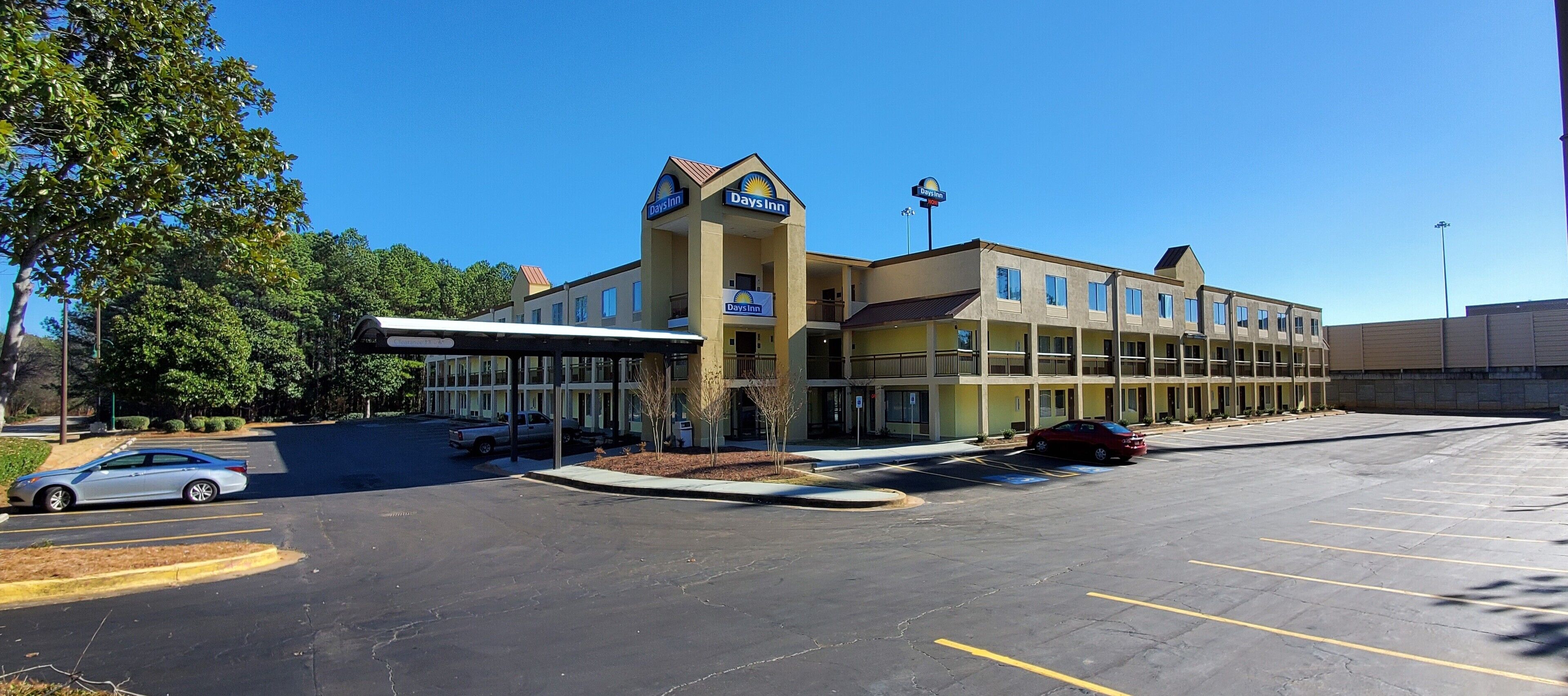A Days Inn hotel with a central atrium, multiple floors, and a parking lot.