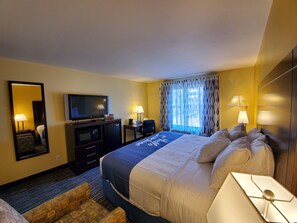 Room, 1 King Bed, Non Smoking (Top Floor) | In-room safe, individually decorated, desk, iron/ironing board