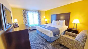 Camera, 1 letto king, non fumatori (Top Floor) | Una cassaforte in camera, con stile personalizzato, una scrivania