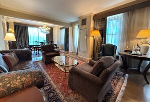 Egyptian cotton sheets, premium bedding, pillow-top beds, in-room safe