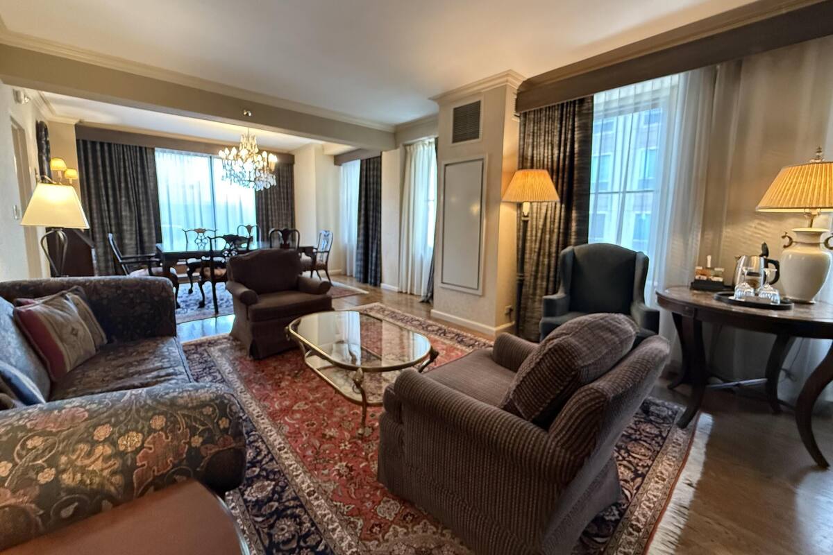 套房, 1 張特大雙人床, 非吸煙房 (Living Room;Presidential) | 埃及棉床單、高級寢具、特厚豪華床墊、房內夾萬