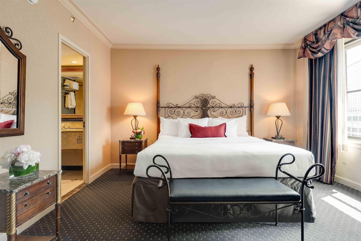 Standard-huone, 1 suuri parisänky, tupakointi kielletty | Egyptinpuuvillaiset lakanat, ylelliset vuodevaatteet