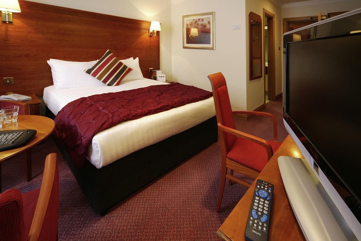 Classic Double Room, 1 Double Bed | In-room safe, desk, soundproofing, iron/ironing board
