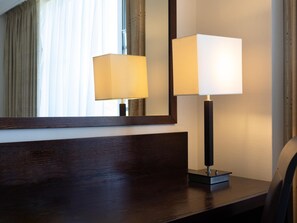 Klassieke tweepersoonskamer, 1 tweepersoonsbed | Een kluis op de kamer, een bureau, geluiddichte muren