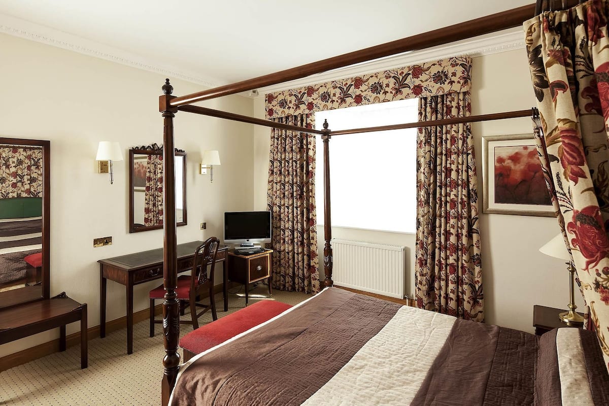 Superior Suite, 1 Double Bed | In-room safe, desk, soundproofing, iron/ironing board