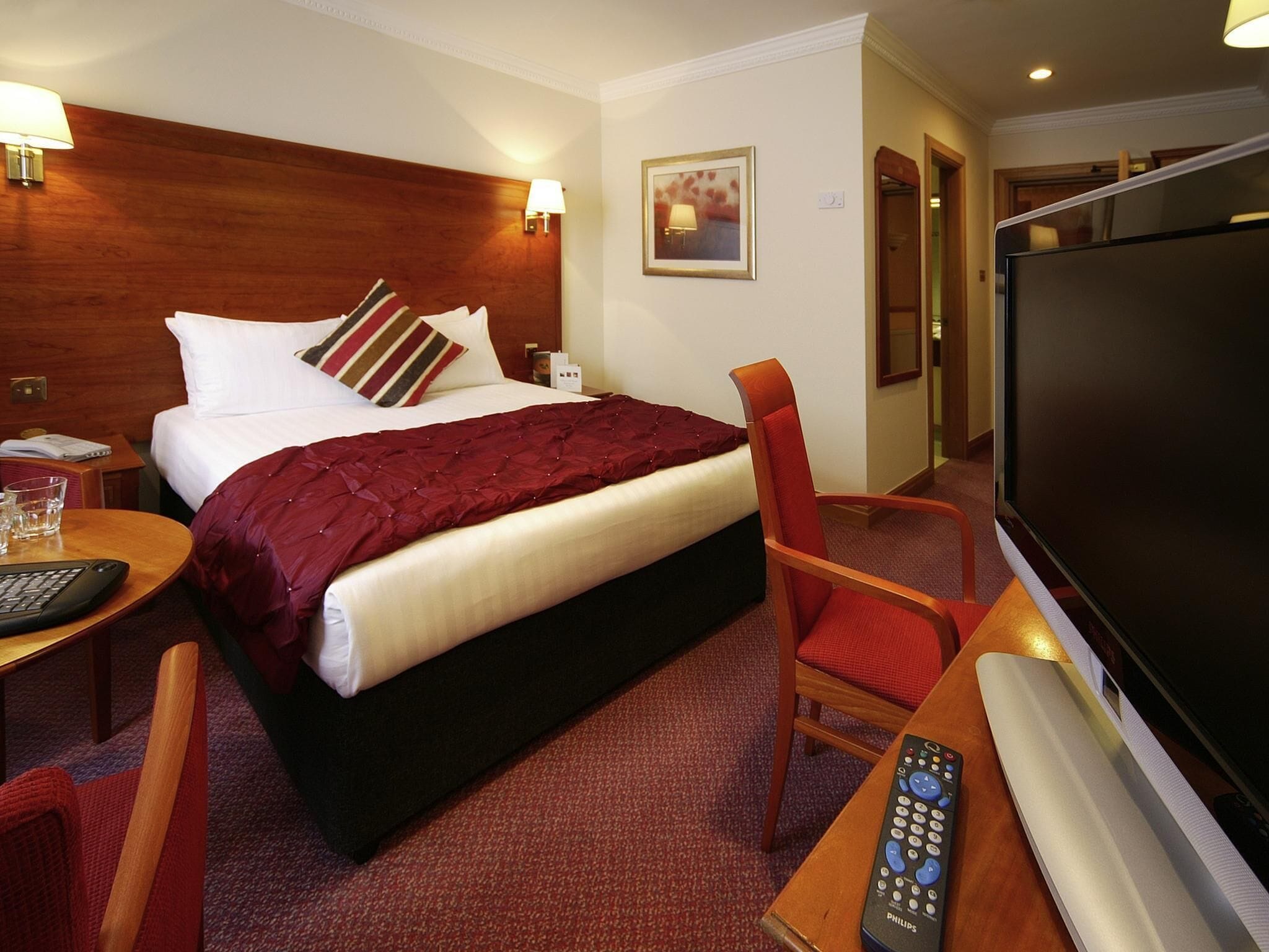 Classic Double Room, 1 Double Bed | In-room safe, desk, soundproofing, iron/ironing board