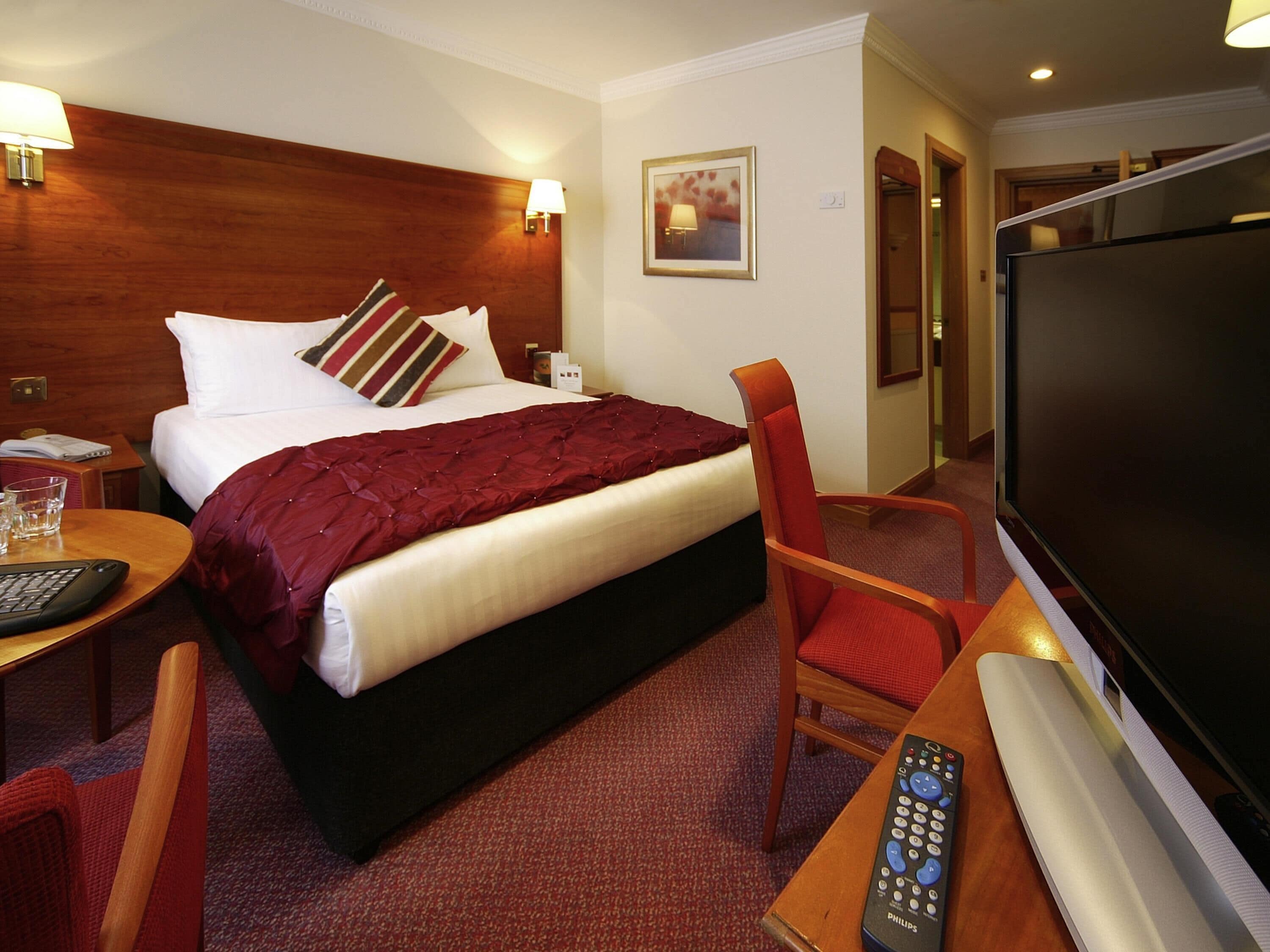 Classic Double Room, 1 Double Bed | In-room safe, desk, soundproofing, iron/ironing board