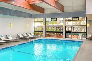 Una piscina cubierta