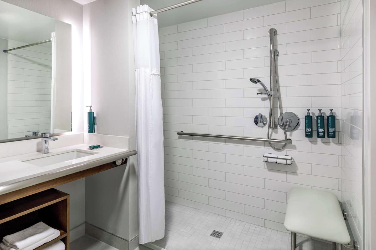 Combined shower/tub, free toiletries, hair dryer, bathrobes