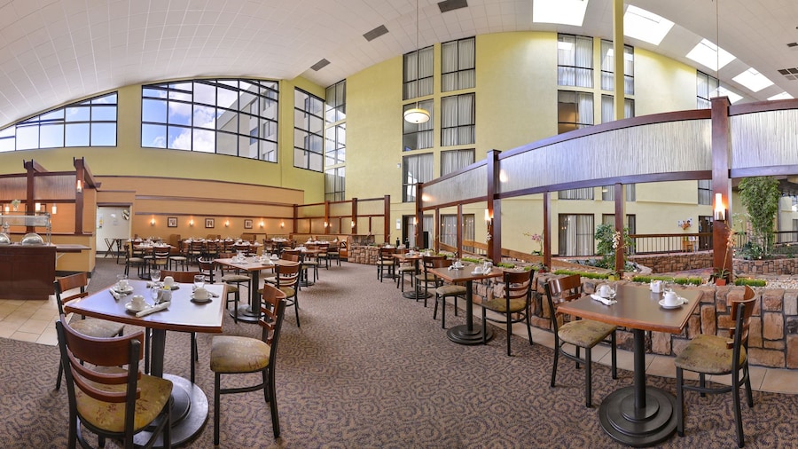 Ramada Plaza by Wyndham Sheridan Hotel & Convention Center