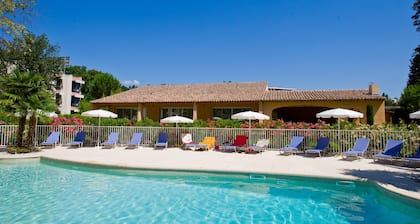Hotel Novotel Aix en Provence Pont de l'Arc FenouillĂšres