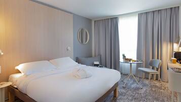 Executive Room, 1 Double Bed | Desk, blackout drapes, soundproofing, free WiFi