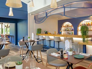 Bar (on property) - Hotel Novotel Aix en Provence Pont de l'Arc Fenouillères (Aix-en-Provence)