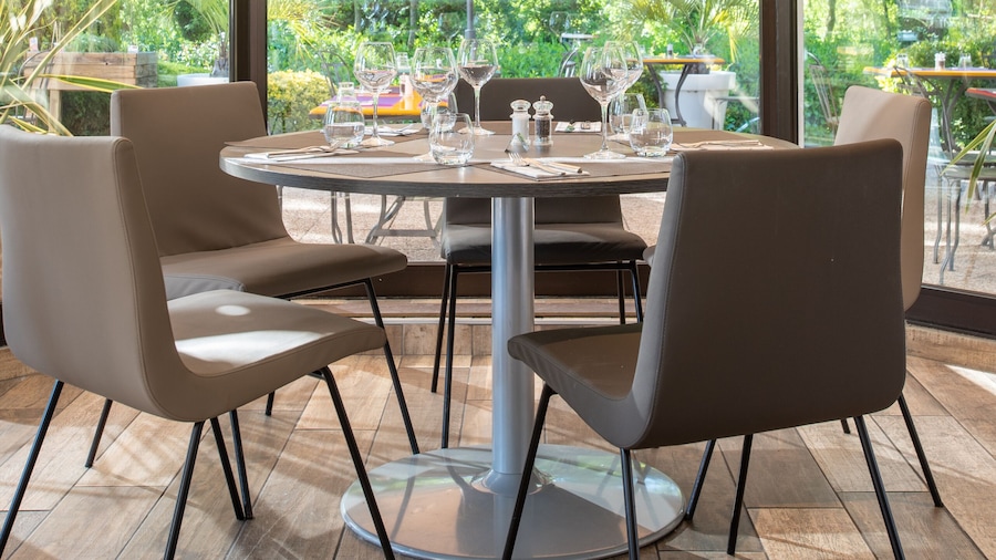 Hotel Novotel Aix en Provence Pont de l'Arc FenouillĂšres