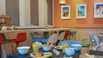 Daily buffet breakfast (EUR 19.9 per person)