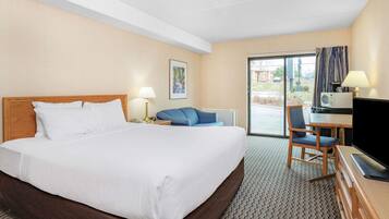 Room, 1 Queen Bed, Non Smoking | Premium bedding, blackout drapes, iron/ironing board