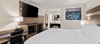 Clarion Pointe Kennesaw Town Center