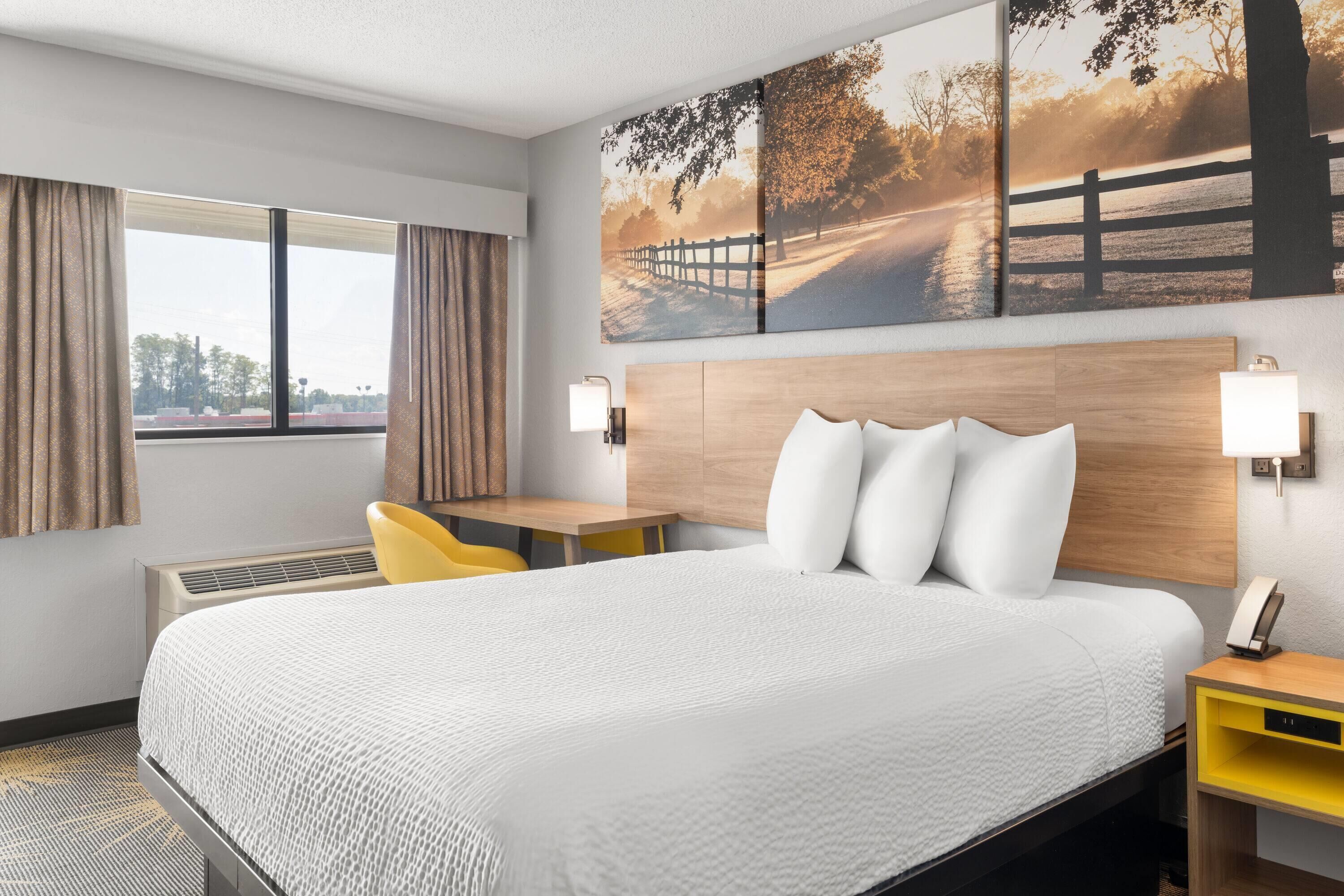 Room, 1 Queen Bed, Non Smoking | Desk, blackout drapes, iron/ironing board, free WiFi