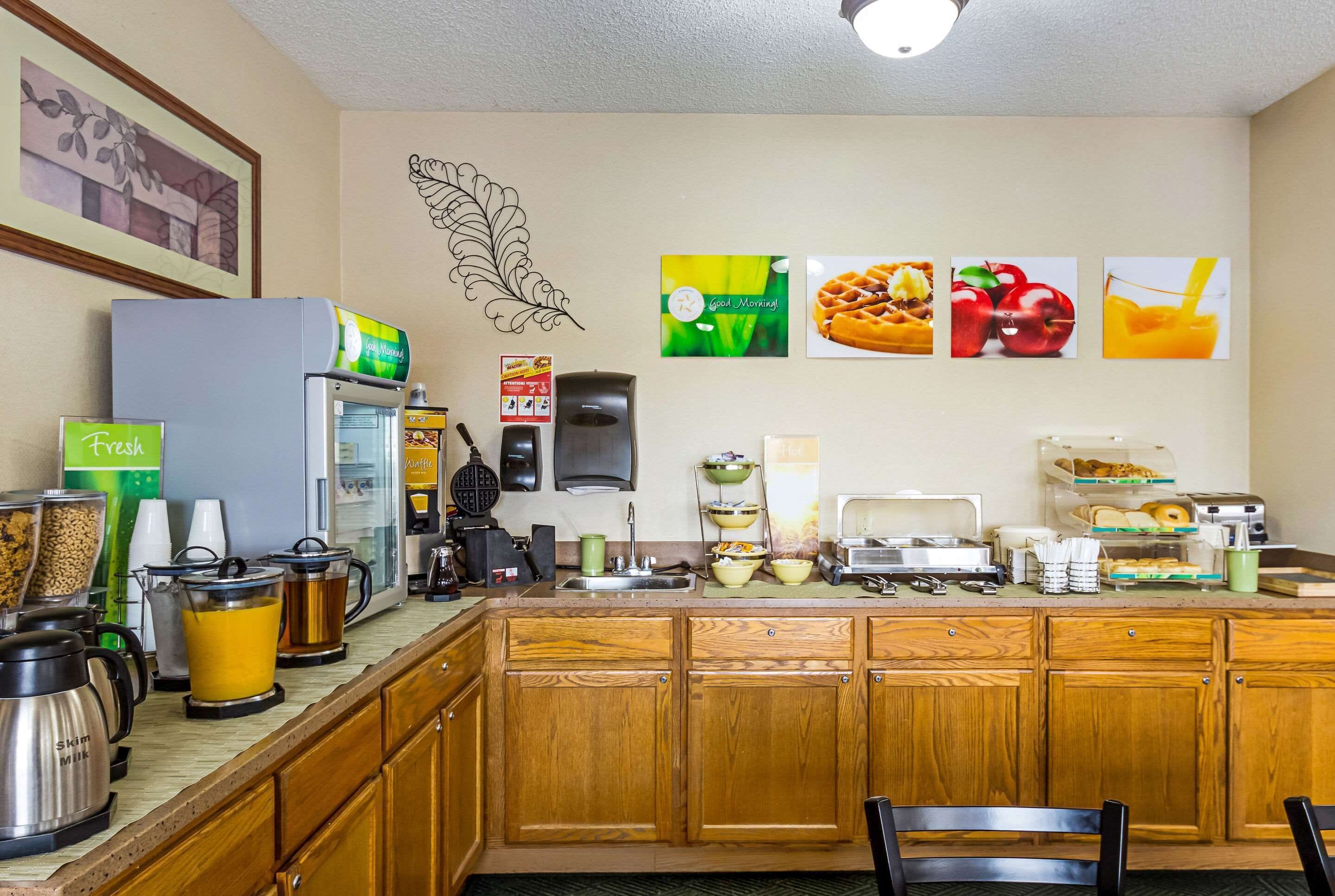 free daily full breakfast