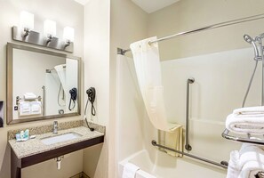 Hydromassagedusche, kostenlose Toilettenartikel, Haartrockner