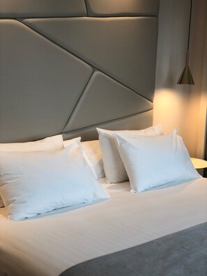 Habitación individual, patio, vista al patio | 4 habitaciones, camas con pillow-top y minibar 