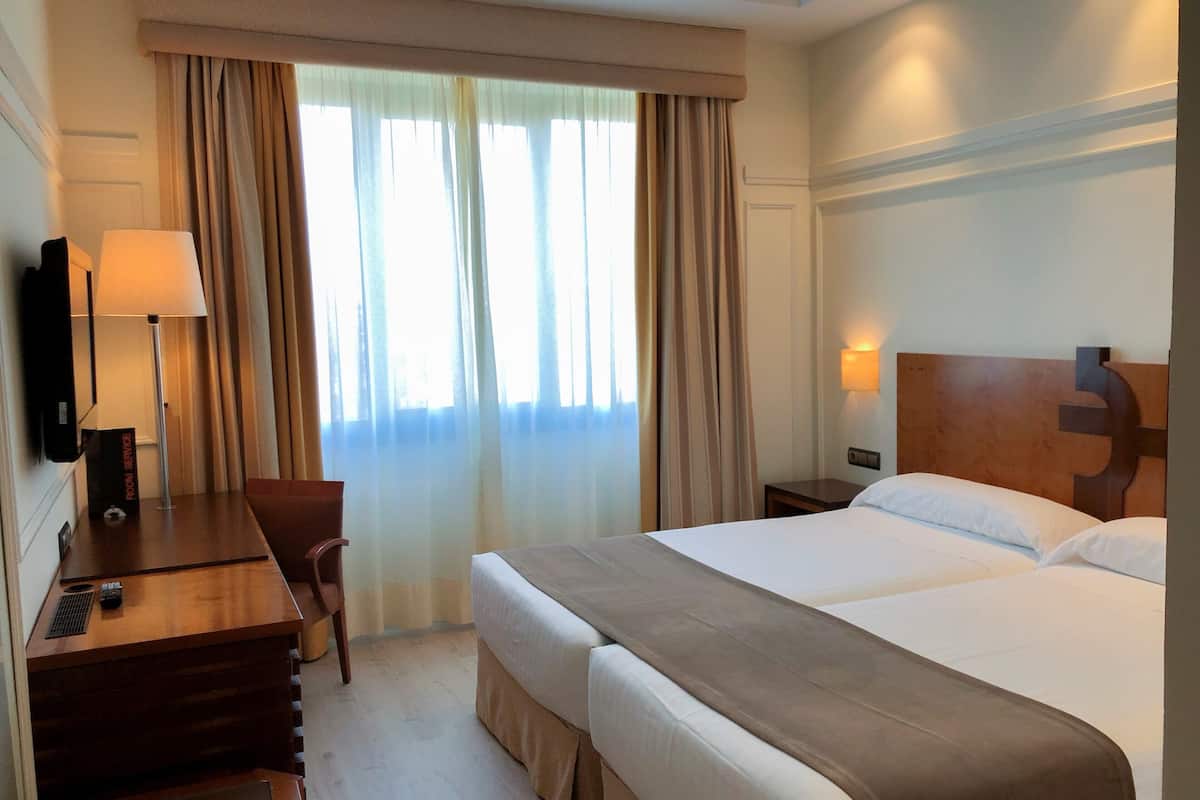 4 bedrooms, pillow-top beds, minibar, in-room safe