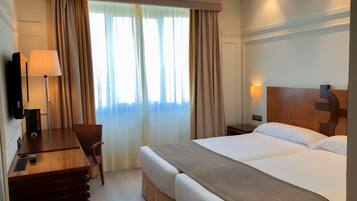 4 quartos, camas com colchões pillow-top, frigobar, cofres nos quartos