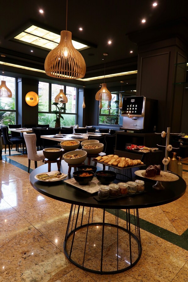 Breakfast, lunch, dinner served; Spanish cuisine 
