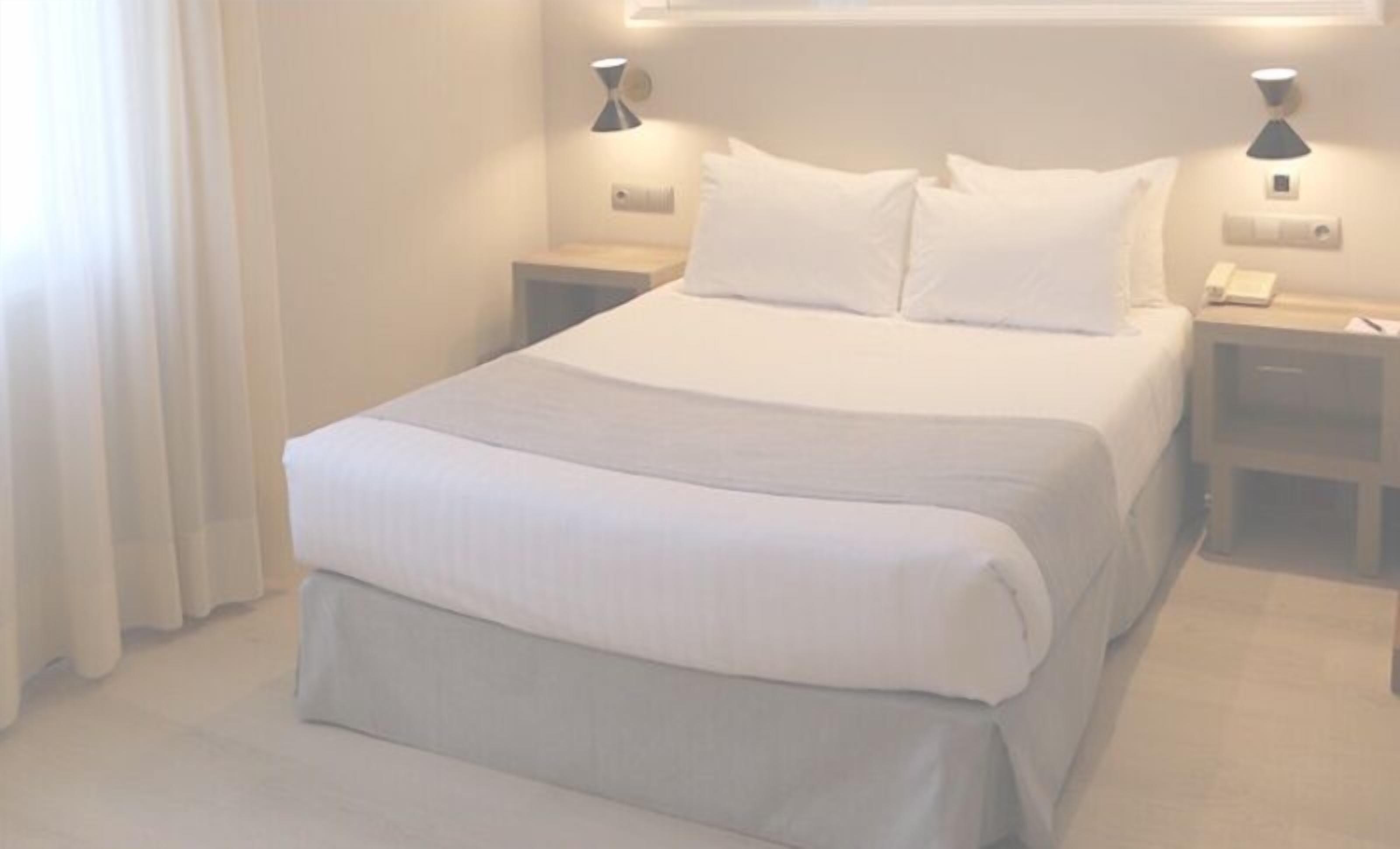 4 bedrooms, pillowtop beds, minibar, in-room safe