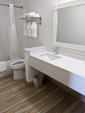 Deluxe Room, 2 Queen Beds, Non Smoking | Bathroom - Days Inn & Suites by Wyndham Port Richey (Port Richey)