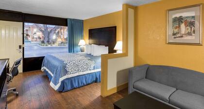 Days Inn & Suites by Wyndham Port Richey