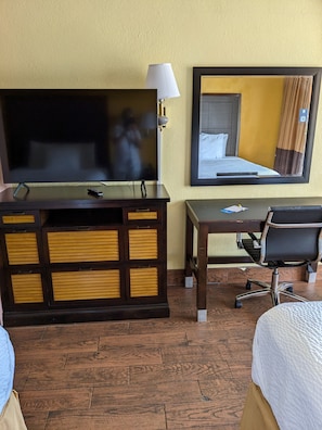 Deluxe Room, 2 Queen Beds, Non Smoking