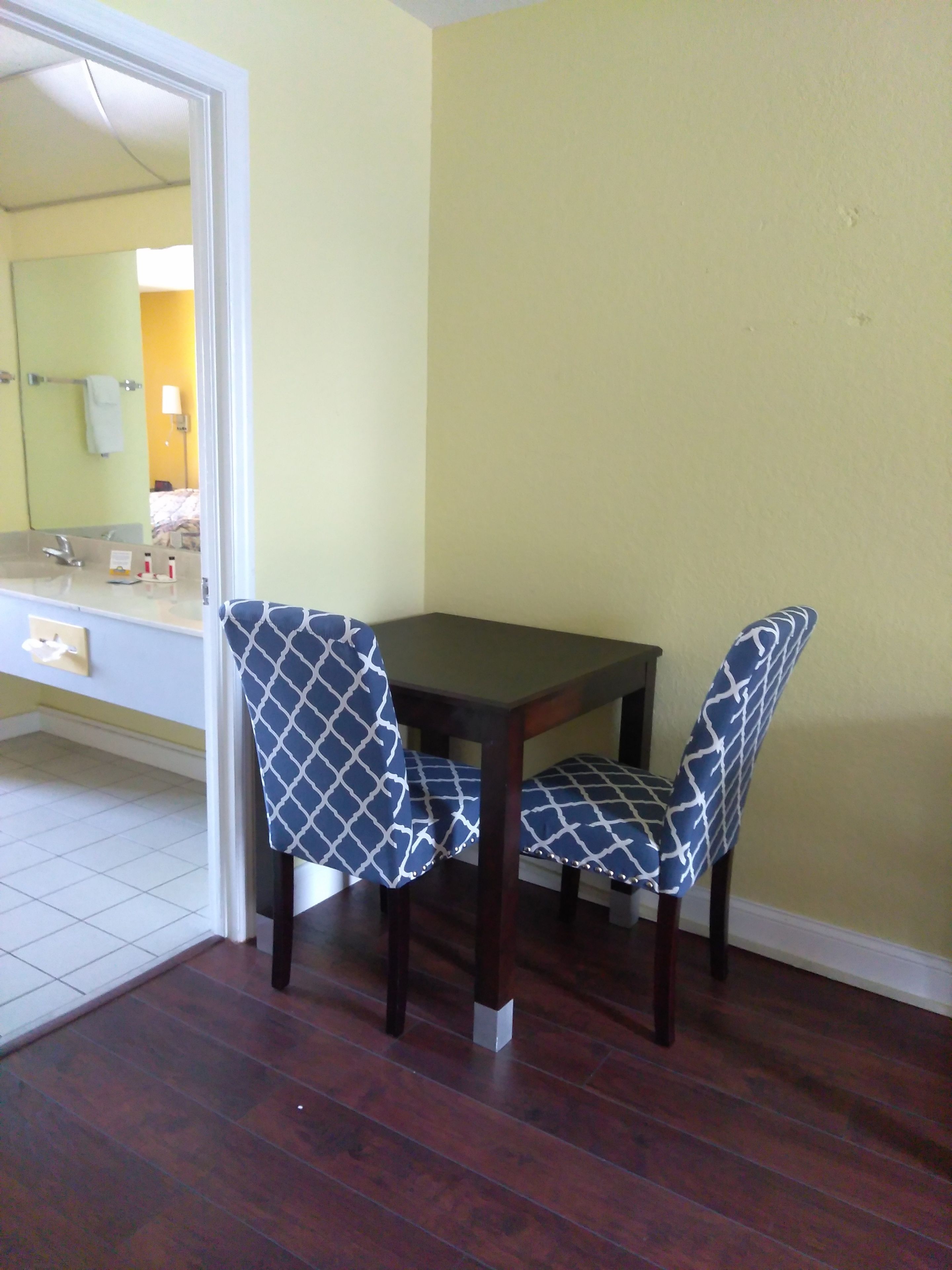Suite, 1 King Bed, Non Smoking (One Bedroom, Poolside View) | Individually decorated, individually furnished, desk, laptop workspace