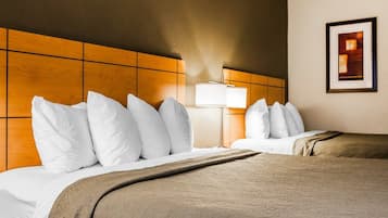 Habitación estándar, 2 camas Queen size, para no fumadores | Ropa de cama hipoalergénica, escritorio y cortinas blackout
