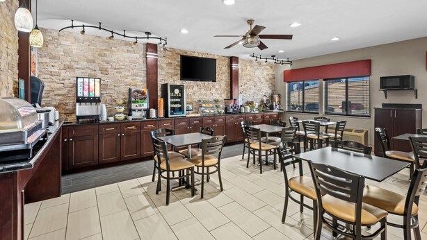 Breakfast area - Quality Inn & Suites Des Moines Airport (Des Moines)