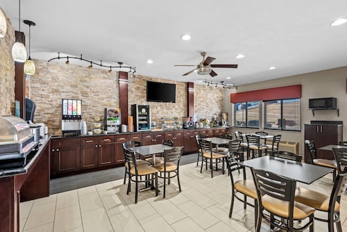 Quality Inn & Suites Des Moines Airport