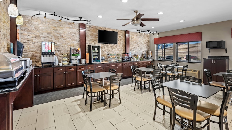 Quality Inn & Suites Des Moines Airport