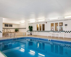 Indoor pool - Quality Inn & Suites Des Moines Airport (Des Moines)
