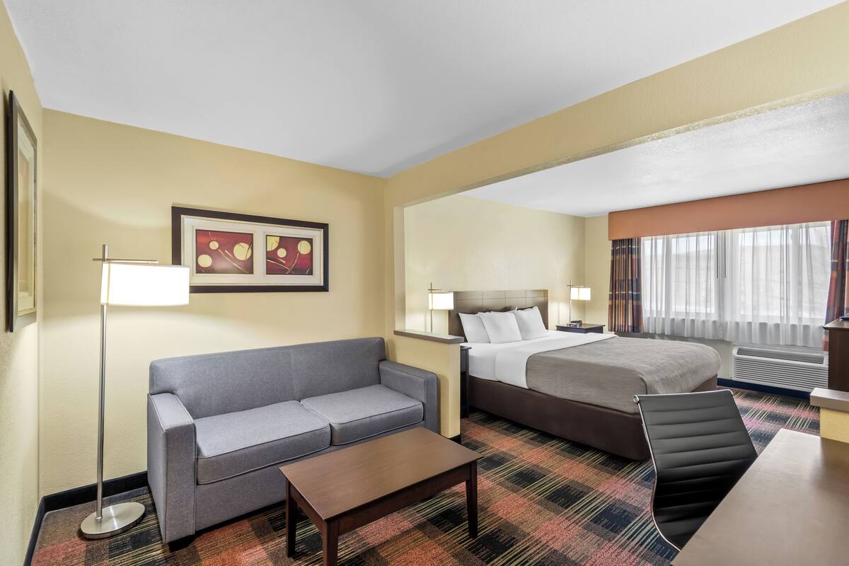 Suite, 1 King Bed, Non Smoking