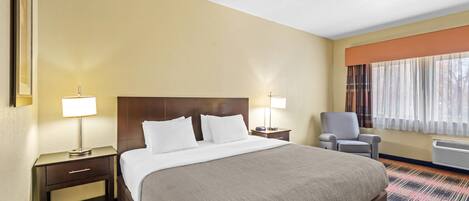 Standard Room, 1 King Bed, Non Smoking | Hypo-allergenic bedding available, desk, blackout drapes, soundproofing