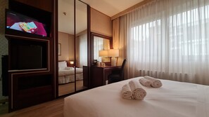 Chambre familiale | Couette en duvet, lit avec matelas en mousse à mémoire, minibar
