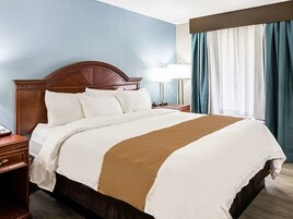 高档床上用品、Select Comfort 床、客房内保险箱、办公桌