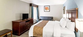 Farragut Inn & Suites